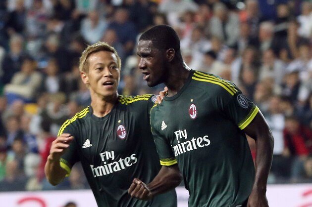 AC Milan's Cristian Zapata, right, celebrates with teammate Keisuke Honda after scoring during the Serie A soccer match between Udinese and AC Milan at the Friuli Stadium in Udine, Italy, Tuesday, Sept. 22, 2015. (AP Photo/Paolo Giovannini)