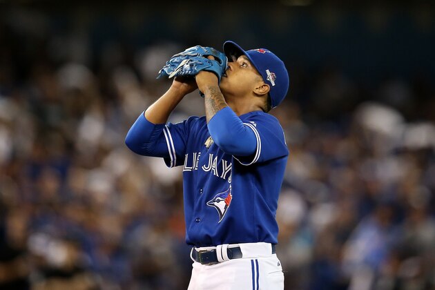 TORONTO, ON - OCTOBER 09: Marcus Stroman #6 of the Toronto Blue Jays prepares to pitch in the first inning against the Texas Rangers during game two of the American League Division Series at Rogers Centre on October 9, 2015 in Toronto, Canada.  (Photo by Tom Szczerbowski/Getty Images)