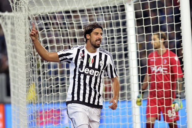 Juventus' Sami Khedira celebrates after scoring his side's third goal during a Serie A soccer match between Juventus and Bologna at the Juventus stadium, in Turin, Italy, Sunday, Oct. 4, 2015. (AP Photo/Massimo Pinca)