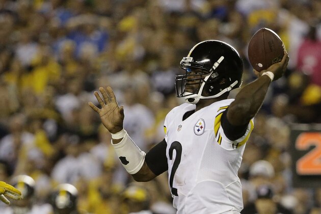 SAN DIEGO, CA - OCTOBER 12:  Quarterback Mike Vick #2 of the Pittsburgh Steelers looks to pass against the San Diego Chargers defense at Qualcomm Stadium on October 12, 2015 in San Diego, California.  (Photo by Jeff Gross/Getty Images)