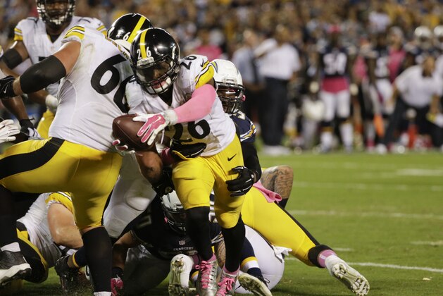 Pittsburgh Steelers running back Le'Veon Bell scores a touchdown against the San Diego Chargers during the second half of an NFL football game Monday, Oct. 12, 2015, in San Diego. (AP Photo/Lenny Ignelzi)