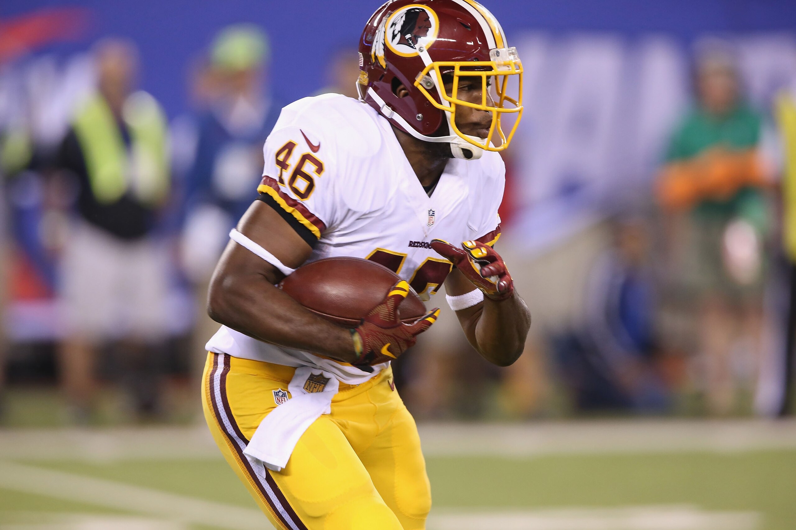 EAST RUTHERFORD, NJ - SEPTEMBER 24:  Running Back Alfred Morris #26 of the Washington Redskins has a long gain against the New York Giants at MetLife Stadium on September 24, 2015 in East Rutherford, New Jersey.  (Photo by Al Pereira/Getty Images/New York Jets)