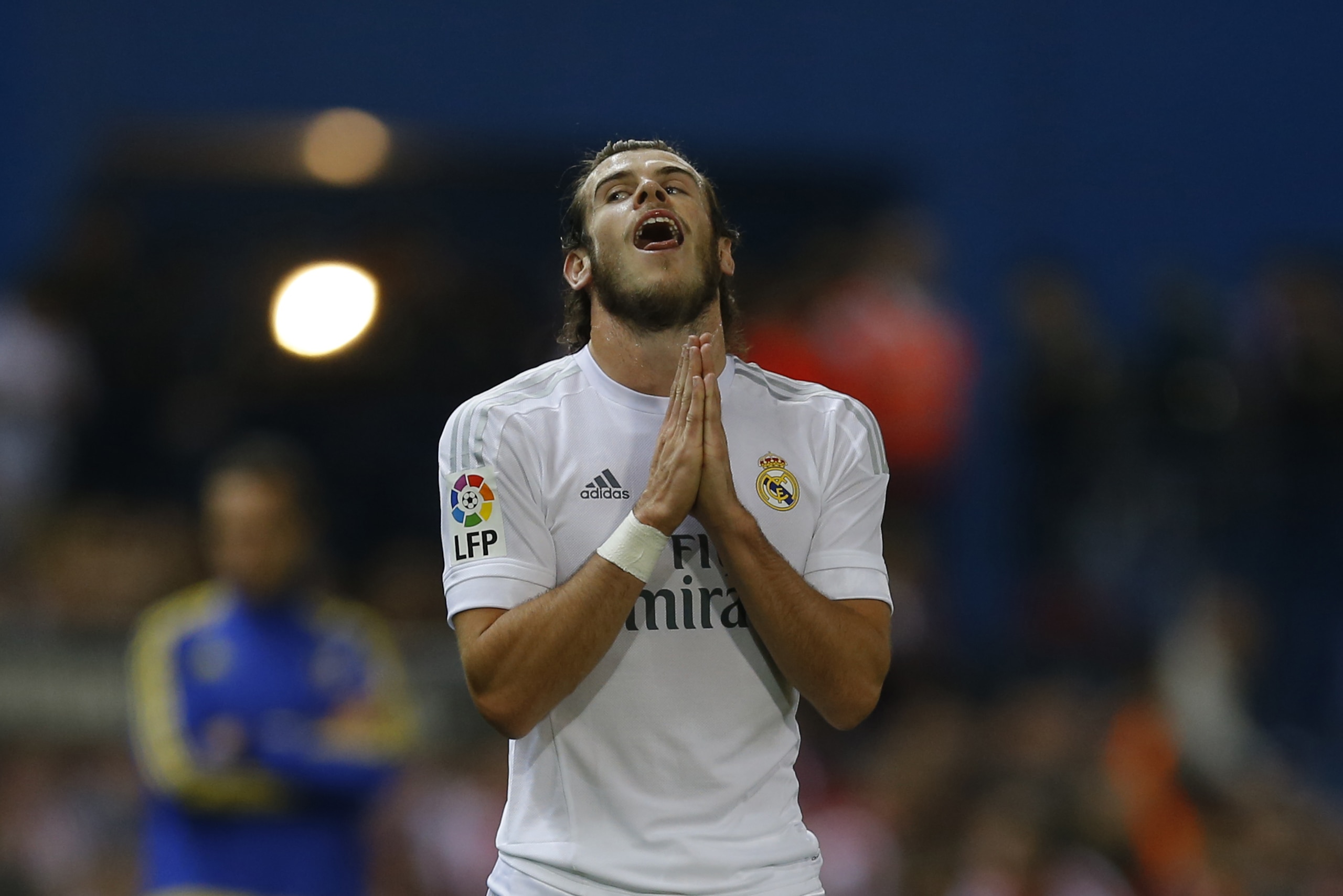 Real Madrid's Gareth Bale reacts during a Spanish La Liga soccer match between Real Madrid and Atletico Madrid at the Vicente Calderon stadium in Madrid, Sunday, Oct. 4, 2015. The match ended in a 1-1 draw. (AP Photo/Francisco Seco)