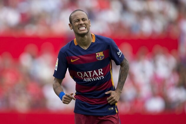 SEVILLE, SPAIN - OCTOBER 03:  Neymar JR. of FC Barcelona reacts as he fails to score during the La Liga match between Sevilla FC and FC Barcelona at Estadio Ramon Sanchez Pizjuan on October 3, 2015 in Seville, Spain.  (Photo by Gonzalo Arroyo Moreno/Getty Images)