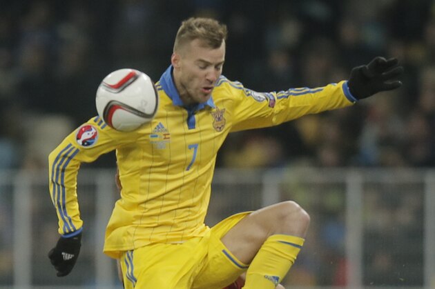 Ukraine's Andriy Yarmolenko, front and   Spain’s Cesar Azpilicueta fights for the ball  during the Euro 2016 qualifying soccer match in Group C between Spain and Ukraine at the Olympiyskiy national stadium in Kiev, Ukraine,  Monday, Oct. 12, 2015. (AP Photo/Efrem Lukatsky)