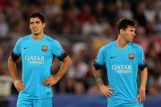 ROME, ITALY - SEPTEMBER 16: Luis Suarez and Lionel Messi of FC Barcelona look on during the UEFA Champions League Group E match between AS Roma and FC Barcelona at Stadio Olimpico on September 16, 2015 in Rome, Italy.  (Photo by Paolo Bruno/Getty Images)