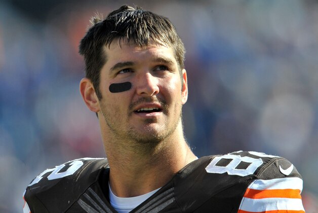 Oct 5, 2014; Nashville, TN, USA; Cleveland Browns tight end Gary Barnidge (82) looks towards the fans as he leaves the field after his team defeated the Tennessee Titans 29-28 at LP Field. Mandatory Credit: Jim Brown-USA TODAY Sports