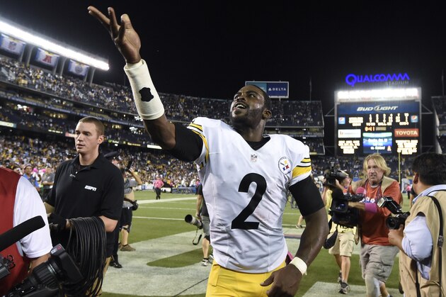 Pittsburgh Steelers quarterback Mike Vick celebrates defeating the San Diego Chargers after an NFL football game Monday, Oct. 12, 2015, in San Diego. The Steelers won 24-20. (AP Photo/Denis Poroy)