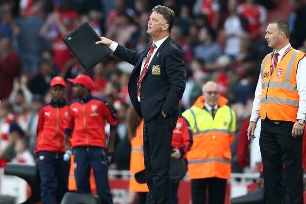 Manchester United's Dutch manager Louis van Gaal gestures to his players during the English Premier League football match between Arsenal and Manchester United at the Emirates Stadium in London on October 4, 2015.    Arsenal won the game 3-0.   AFP PHOTO / JUSTIN TALLIS

RESTRICTED TO EDITORIAL USE. No use with unauthorised audio, video, data, fixture lists, club/league logos or 'live' services. Online in-match use limited to 45 images, no video emulation. No use in betting, games or single club/league/player publications.        (Photo credit should read JUSTIN TALLIS/AFP/Getty Images)