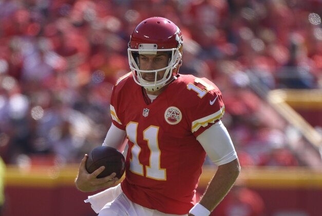 Kansas City Chiefs quarterback Alex Smith (11) carries the ball during the first half of an NFL football game against the Chicago Bears in Kansas City, Mo., Sunday, Oct. 11, 2015. (AP Photo/Ed Zurga)