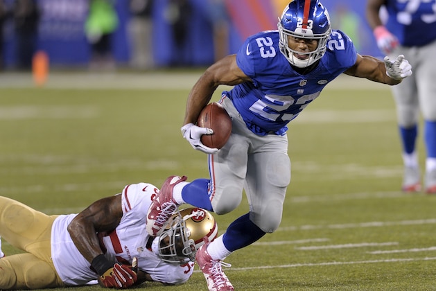 New York Giants running back Rashad Jennings (23) breaks away from San Francisco 49ers inside linebacker NaVorro Bowman (53) during the third quarter of an NFL football game, Sunday, Oct. 11, 2015, in East Rutherford, N.J. (AP Photo/Bill Kostroun)
