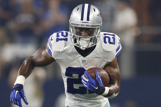 Sep 13, 2015; Arlington, TX, USA; Dallas Cowboys running back Joseph Randle (21) carries the ball in the first quarter against the New York Giants at AT&T Stadium. Mandatory Credit: Tim Heitman-USA TODAY Sports