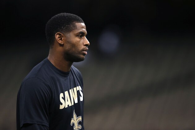 New Orleans Saints wide receiver Marques Colston warms up before an NFL football game against the Tampa Bay Buccaneers in New Orleans, Sunday, Sept. 20, 2015. (AP Photo/Jonathan Bachman)