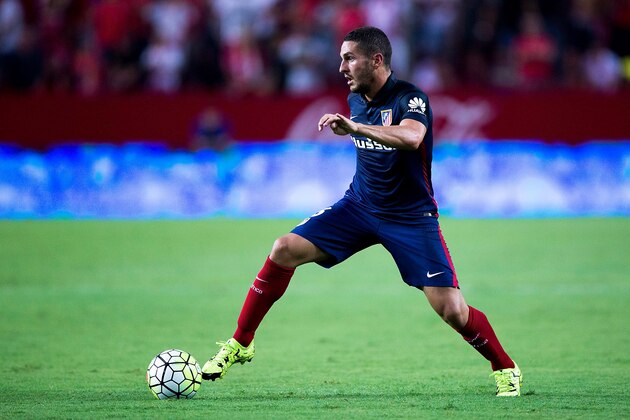 SEVILLE, SPAIN - AUGUST 30: Koke of Atletico de Madrid controls the ball during the La Liga match between Sevilla FC and Club Atletico de Madrid at Estadio Ramon Sanchez Pizjuan on August 30, 2015 in Seville, Spain.  (Photo by Gonzalo Arroyo Moreno/Getty Images)