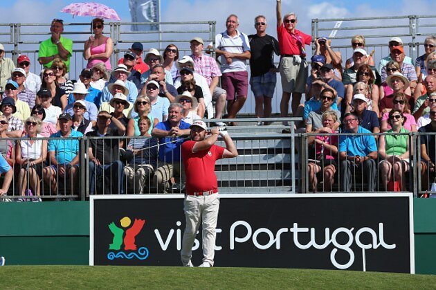 ALBUFEIRA, PORTUGAL - OCTOBER 15:  Andy Sullivan of England hits his tee-shot on the first hole during the first round of the Portugal Masters at Oceanico Victoria Golf Club on October 15, 2015 in Albufeira, Portugal.  (Photo by Andrew Redington/Getty Images)