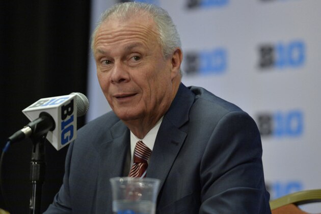Wisconsin men's basketball head coach Bo Ryan speaks at the NCAA college Big Ten Media Day in Chicago, Thursday, Oct. 15, 2015.  (AP Photo/Paul Beaty)