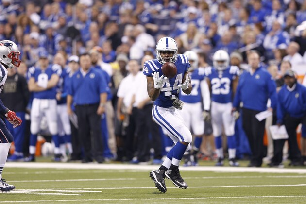 INDIANAPOLIS, IN - NOVEMBER 16: Ahmad Bradshaw #44 of the Indianapolis Colts makes a reception against the New England Patriots during the game at Lucas Oil Stadium on November 16, 2014 in Indianapolis, Indiana. The Patriots defeated the Colts 42-20. (Photo by Joe Robbins/Getty Images)
