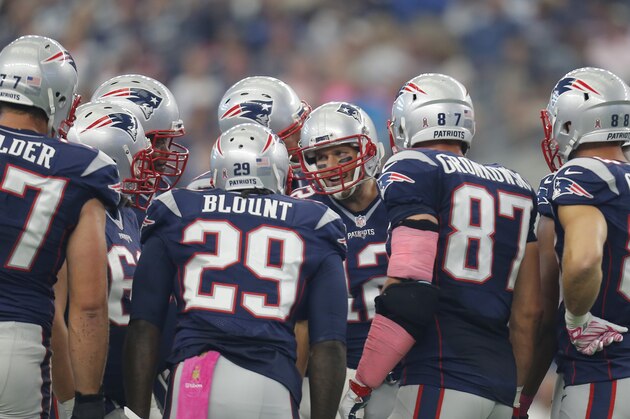 New England Patriots' Tom Brady (12) talks to his teammates in the huddle during the first quarter of an NFL football game against the Dallas Cowboys, Sunday, Oct. 11, 2015, in Arlington, Texas. (AP Photo/Brandon Wade)