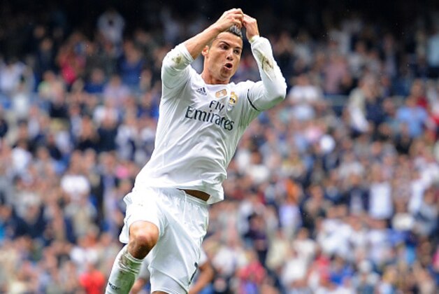 MADRID, SPAIN - OCTOBER 17:  Cristiano Ronaldo of Real Madrid celebrates after scoring Real's 2nd goal during the La Liga match between Real Madrid CF and Levante UD at estadio Santiago Bernabeu on October 17, 2015 in Madrid, Spain.  (Photo by Denis Doyle/Getty Images)