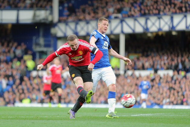 LIVERPOOL, ENGLAND - OCTOBER 17:  Wayne Rooney of Manchester United scores a goal to make it 0-3 during the Barclays Premier League match between Everton and Manchester United at Goodison Park on October 17, 2015 in Liverpool, England.  (Photo by James Baylis - AMA/Getty Images)