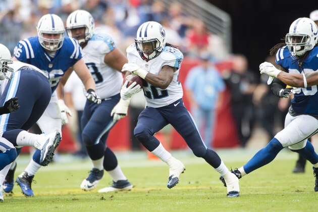 NASHVILLE, TN - SEPTEMBER 27:  Running back Dexter McCluster #22 of the Tennessee Titans carries the ball during a NFL game against the Indianapolis Colts at Nissan Stadium on September 27, 2015 in Nashville, Tennessee.  (Photo by Ronald C. Modra/Sports Imagery/Getty Images)