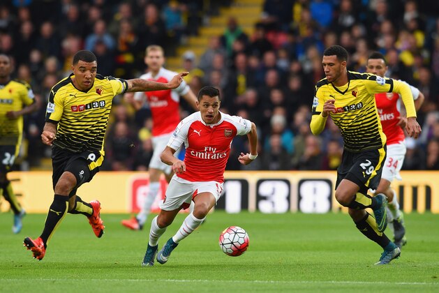 WATFORD, ENGLAND - OCTOBER 17: Alexis Sanchez (C) of Arsenal competes against Troy Deeney (L) and Etienne Capoue (R) of Watford during the Barclays Premier League match between Watford and Arsenal at Vicarage Road on October 17, 2015 in Watford, England.  (Photo by Ross Kinnaird/Getty Images)
