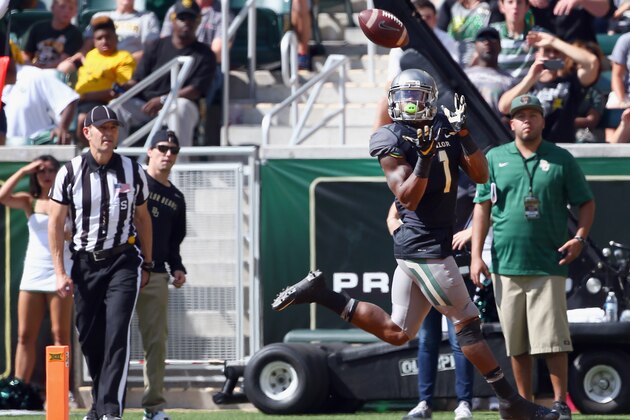 WACO, TX - OCTOBER 17:  Corey Coleman #1 of the Baylor Bears pulls in a touchdown passl against the West Virginia Mountaineers in the second quarter at McLane Stadium on October 17, 2015 in Waco, Texas.  (Photo by Tom Pennington/Getty Images)