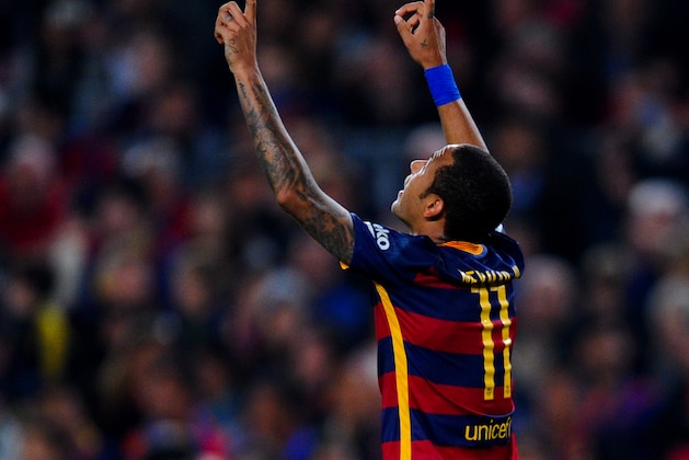 BARCELONA, SPAIN - OCTOBER 17:  Neymar of FC Barcelona celebrates after scoring his team's second goal from the penalty spot during the La Liga match between FC Barcelona and Rayo Vallecano at the Camp Nou stadium on October 17, 2015 in Barcelona, Spain.  (Photo by David Ramos/Getty Images)