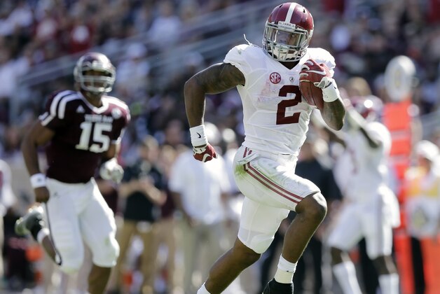 Alabama 's Derrick Henry (2) runs for a 59-yard touchdown against Texas A&M during the first half of an NCAA college football game, Saturday, Oct. 17, 2015, in College Station, Texas. (AP Photo/Eric Gay)