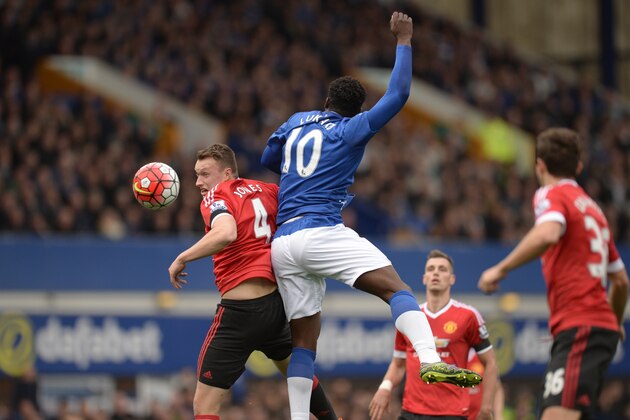 Manchester United's English defender Phil Jones (L) vies with Everton's Belgian striker Romelu Lukaku during the English Premier League football match between Everton and Manchester United at Goodison Park in Liverpool, north-west England, on October 17, 2015. AFP PHOTO / OLI SCARFF

RESTRICTED TO EDITORIAL USE. No use with unauthorized audio, video, data, fixture lists, club/league logos or 'live' services. Online in-match use limited to 75 images, no video emulation. No use in betting, games or single club/league/player publications.        (Photo credit should read OLI SCARFF/AFP/Getty Images)