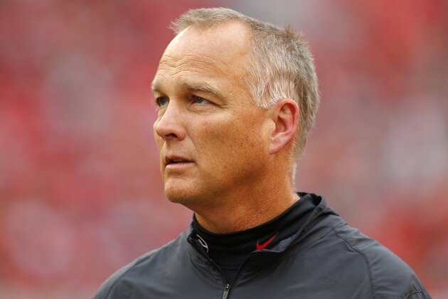 ATHENS, GA - SEPTEMBER 26: Georgia Bulldogs head coach Mark Richt watches on in the third quarter of the game against the Southern University Jaguars on September 26, 2015 at Sanford Stadium in Athens, Georgia. The Georgia Bulldogs won 48-6. (Photo by Todd Kirkland/Getty Images)