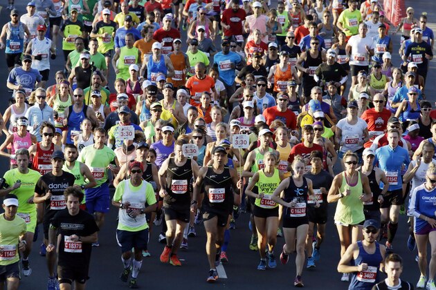 Runners participate in the Chicago Marathon, Sunday, Oct. 11, 2015, in Chicago. (AP Photo/Nam Y. Huh)