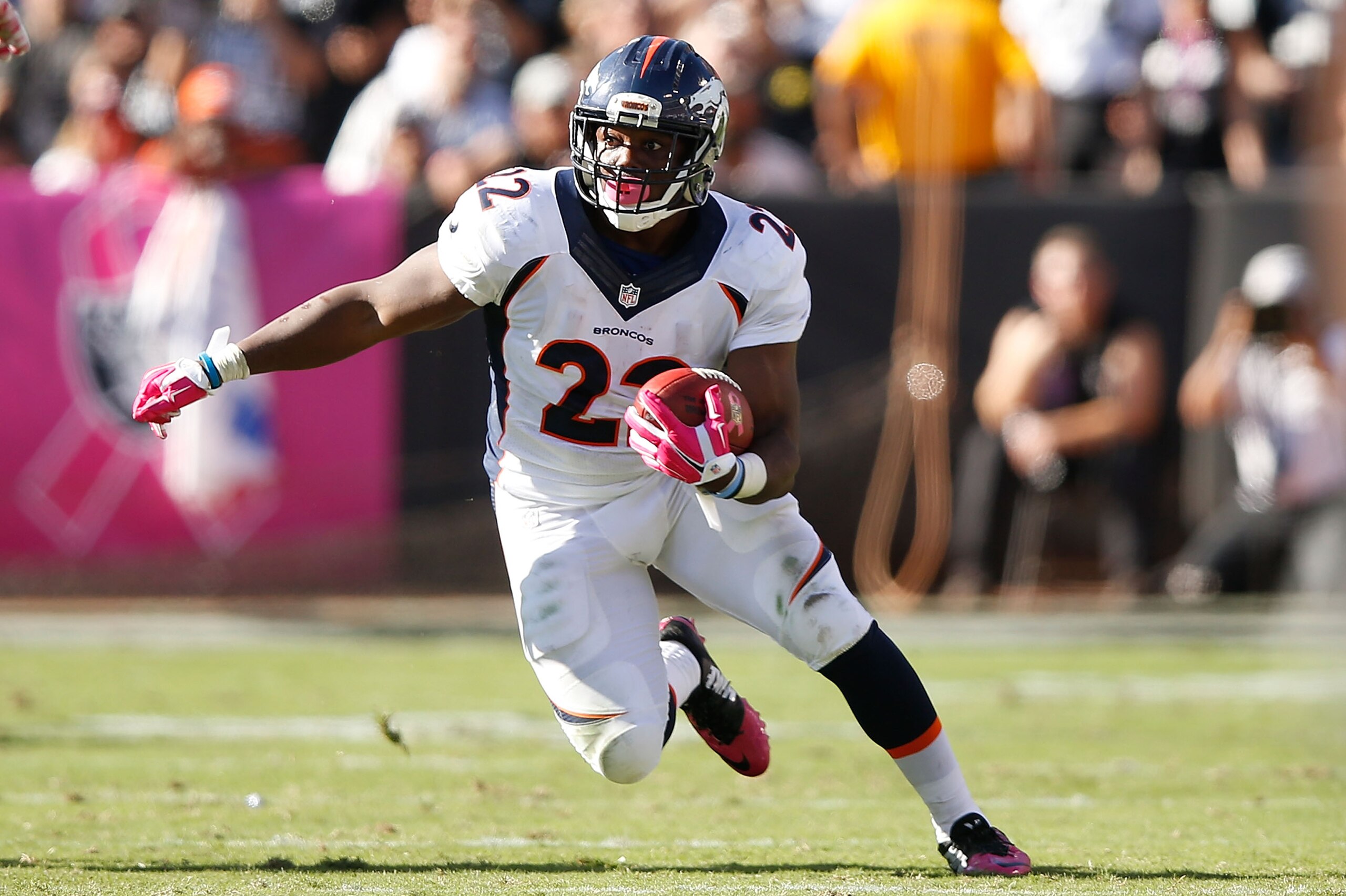 OAKLAND, CA - OCTOBER 11:  C.J. Anderson #22 of the Denver Broncos carries downfield in the fourth quarter against the Oakland Raiders at O.co Coliseum on October 11, 2015 in Oakland, California.  (Photo by Ezra Shaw/Getty Images)