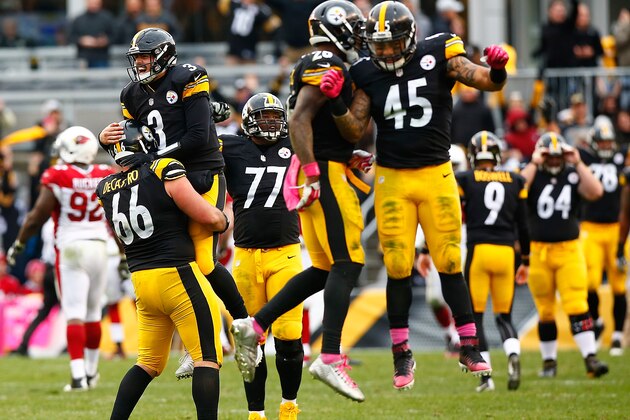 PITTSBURGH, PA - OCTOBER 18:  Landry Jones #3 of the Pittsburgh Steelers celebrates a 4th quarter touchdown pass during the game against the Arizona Cardinals at Heinz Field on October 18, 2015 in Pittsburgh, Pennsylvania.  (Photo by Jared Wickerham/Getty Images)
