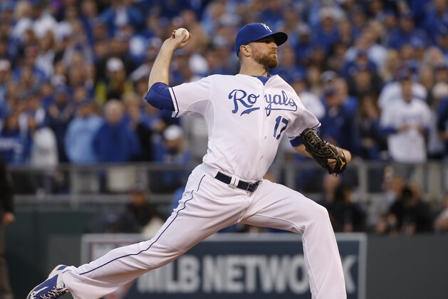 Kansas City Royals relief pitcher Wade Davis throws against the Toronto Blue Jays during the eighth inning in Game 2 of baseball's American League Championship Series on Saturday, Oct. 17, 2015, in Kansas City, Mo. (AP Photo/Matt Slocum)