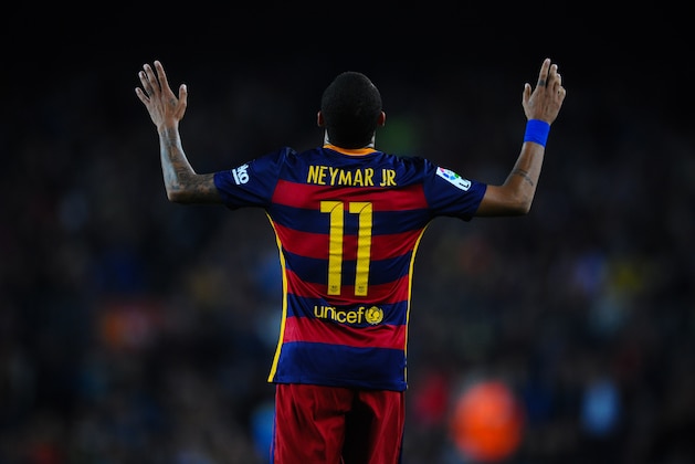 BARCELONA, SPAIN - OCTOBER 17:  Neymar of FC Barcelona celebrates after scoring his team's third goal during the La Liga match between FC Barcelona and Rayo Vallecano at the Camp Nou stadium on October 17, 2015 in Barcelona, Spain.  (Photo by David Ramos/Getty Images)