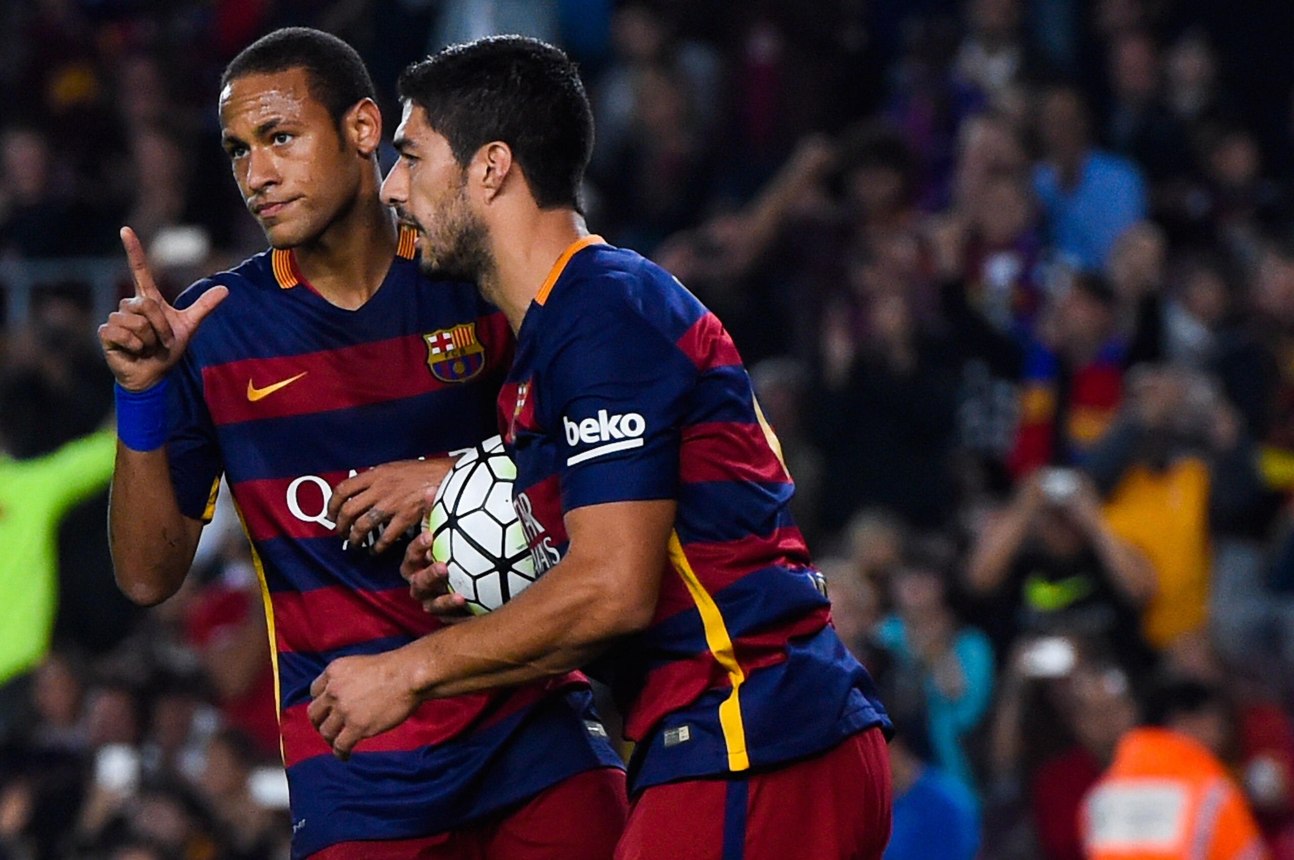 BARCELONA, SPAIN - OCTOBER 17:  Neymar (L) of FC Barcelona celebrates with his teammate Luis Suarez of FC Barcelona after scoring his team's first goal during the La Liga match between FC Barcelona and Rayo Vallecano at the Camp Nou stadium on October 17, 2015 in Barcelona, Spain.  (Photo by David Ramos/Getty Images)
