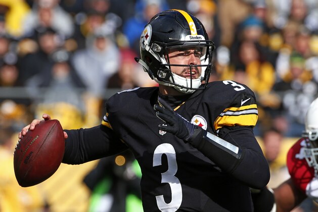 Pittsburgh Steelers quarterback Landry Jones (3) plays in the second half of an NFL football game against the Arizona Cardinals, Sunday, Oct. 18, 2015 in Pittsburgh. The Steelers won 25-13. (AP Photo/Gene J. Puskar)