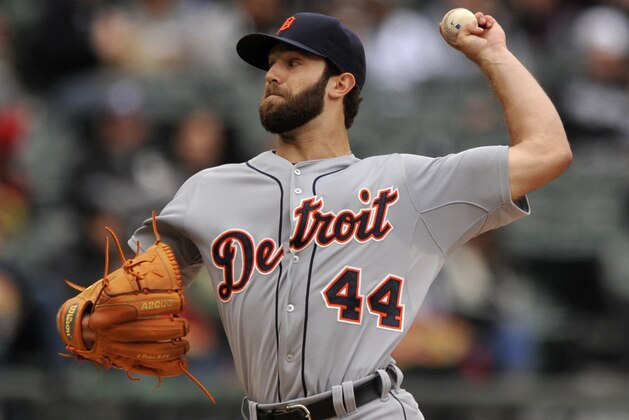 Daniel Norris de los Tigres de Detroit lanza en el primer inning ante los Medias Blancas de Chicago, el domingo 4 de octubre de 2015. (AP Foto/Paul Beaty)