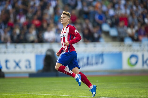 SAN SEBASTIAN, SPAIN - OCTOBER 18:  Antoine Griezmann of Atletico de Madrid celebrates after scoring during the La Liga match between Real Sociedad de Futbol and Atletico de Madrid at Estadio Anoeta on October 18, 2015 in San Sebastian, Spain.  (Photo by Juan Manuel Serrano Arce/Getty Images)