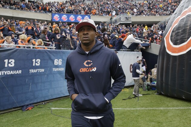 Chicago Bears wide receiver Alshon Jeffery walks around the sideline during the first half of an NFL football game against the Oakland Raiders, Sunday, Oct. 4, 2015, in Chicago. (AP Photo/Nam Y. Huh)