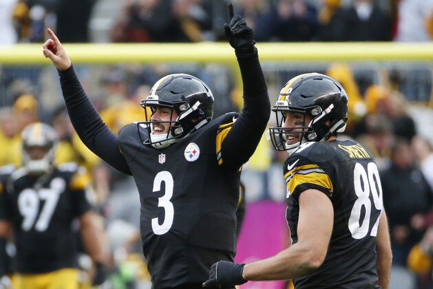 Pittsburgh Steelers quarterback Landry Jones (3) celebrates with tight end Matt Spaeth (89) after throwing a touchdown pass to wide receiver Martavis Bryant in the fourth quarter an NFL football game against the Arizona Cardinals, Sunday, Oct. 18, 2015 in Pittsburgh. The Steelers won 25-13. (AP Photo/Gene J. Puskar)