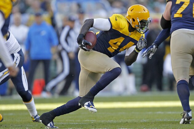 Green Bay Packers running back James Starks rushes against the San Diego Chargers during an NFL football game Sunday Oct. 18, 2015, in Green Bay, Wis. (AP Photo/Matt Ludtke)