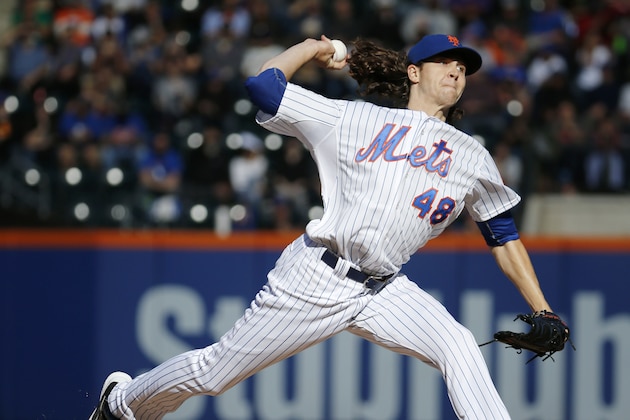 New York Mets starting pitcher Jacob deGrom (48) winds up in a baseball game against the Washington Nationals  in New York, Sunday, Oct. 4, 2015. (AP Photo/Kathy Willens)