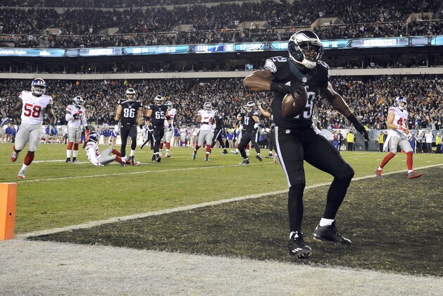 Philadelphia Eagles running back DeMarco Murray scores a touchdown run against the New York Giants during the second half of an NFL football game, Monday, Oct. 19, 2015, in Philadelphia. (AP Photo/Michael Perez)