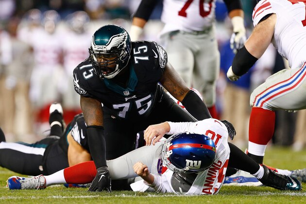 PHILADELPHIA, PA - OCTOBER 19:  Eli Manning #10 of the New York Giants is taken down by Vinny Curry #75 of the Philadelphia Eagles during the third quarter at Lincoln Financial Field on October 19, 2015 in Philadelphia, Pennsylvania. The Philadelphia Eagles defeated the New York Giants 27-7. (Photo by Rich Schultz/Getty Images)
