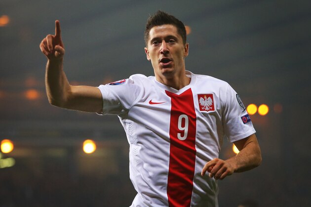 GLASGOW, SCOTLAND - OCTOBER 08: Robert Lewandowski of Poland celebrates after he scores during the UEFA EURO 2016 qualifier between Scotland and Poland at Hampden Park on October 08, 2015 in Glasgow, Scotland. (Photo by Ian MacNicol/Getty)