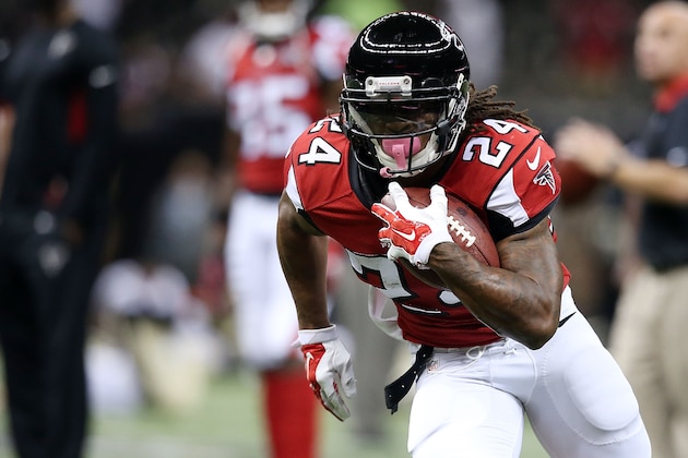 NEW ORLEANS, LA - OCTOBER 15:  Devonta Freeman #24 of the Atlanta Falcons participates in warmups prior to a game against the New Orleans Saints at the Mercedes-Benz Superdome on October 15, 2015 in New Orleans, Louisiana.  (Photo by Sean Gardner/Getty Images)