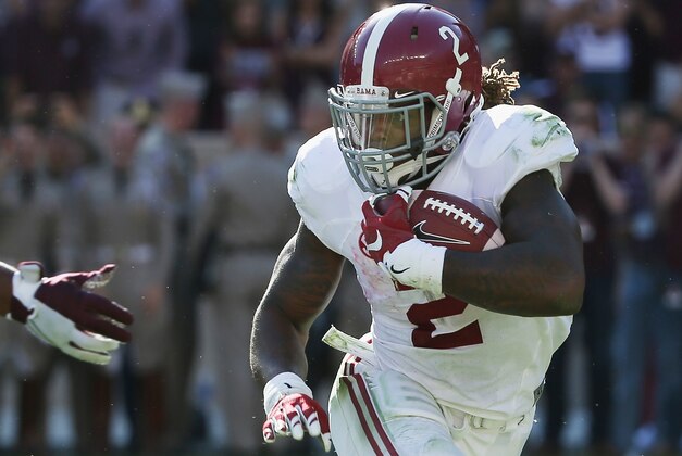 COLLEGE STATION, TX - OCTOBER 17:  Derrick Henry #2 of the Alabama Crimson Tide runs with the football in the first half of their game against the Texas A&M Aggies at Kyle Field on October 17, 2015 in College Station, Texas.  (Photo by Scott Halleran/Getty Images)