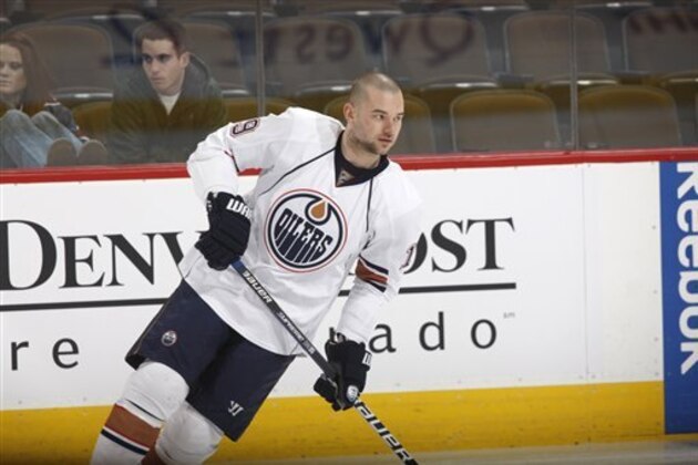 Edmonton Oilers center Patrick O'Sullivan warms up before facing the Colorado Avalanche in the first period of an NHL hockey game in Denver on Saturday, Feb. 6, 2010. (AP Photo/David Zalubowski)